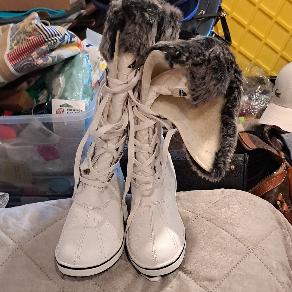 Aleader Women's Cozy White Fur-Trimmed Winter Boots Size 7 New